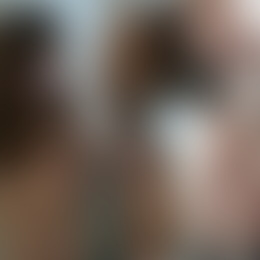 これは更衣室の中に仕掛けられたカメラの禁断映像になります!
カーテンを閉めて安心して着替えてますが、内側にしっかり2台体制で観察することに成功しました。
こんなにキレイなカースト上位の学生さんの裸体を間近で鑑賞することができます。
制服の下は以外にも純白の上下の下着でした!
見た目は派手でも内面は実は真面目な女の子なのかもしれませんね。
こういうギャップは最高に好きです。
右胸のほくろがとってもセクシーです。
スタイルも申し分ありません!
クビレもあって胸も程よく膨らみ、まだ若いながらも女性らしいエッチな身体に成長しているんですね。
肌も白くて最高です。
セクシーバニーの衣装を一旦羽織りますが、ブラががっつり見えることが嫌だったのかブラを外してくれます!
あぁ・・・きれいな乳首が惜しげもなく晒されます。
学校では間違いなくカースト上位で、憧れを持つ同級生や後輩がたくさんいることでしょう。
そんな上流Kのおっぱい、そしてピンクの乳首が惜しげもなく晒されています。
しかもすごくきれいです。
きっとこの子は一見すると遊んでいるように見えますが、実は男性経験はまだないのではにでしょうか?
そんな想像をしてしまうほどの綺麗な乳首でございます。
最高の美乳首を惜しげもなく晒してくれる彼女には時給をはずみたいと思います(更衣室を勝手に撮ってるだけですが)
パンティを脱ぐと丁度よい茂り具合の陰毛とピンクのおま〇こちゃんもしっかり確認できました!
おそらくここにはまだ男性器は入ってないでしょう。
そんな想像をさせてしまうくらいの美マ○コでございます。
こんな子と付き合ってイチャイチャできたら楽しいでしょうね。 (2/2)