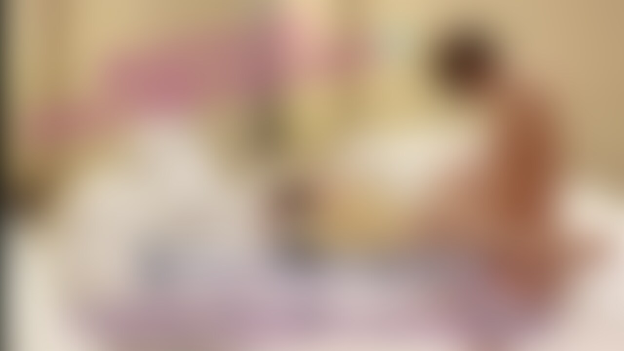 寝ている人妻にいきなり生挿入して顔射した🤭 (2/2)