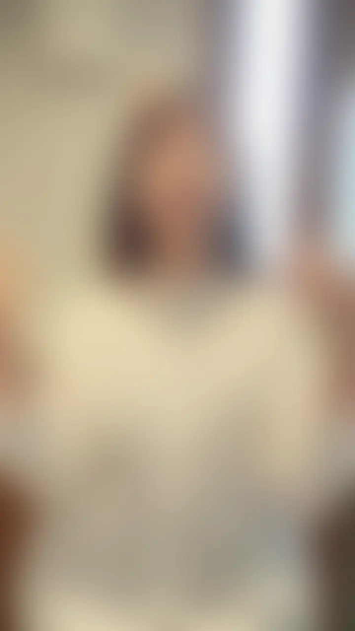 結衣です!今回もトイレからお届けします...
静かな空間でひとりで考え事してるとつい妄想が止まらなくなっちゃって。
もしあなたがドアの向こうにいたら...なんて想像しちゃったり😂
ちょっとドキドキする距離感、楽しんでもらえたら嬉しいです❤ (2/2)