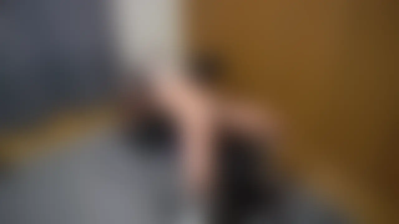 サッカー青年⚽️弱みを握られコーチから無責任中出し💦 sample 1