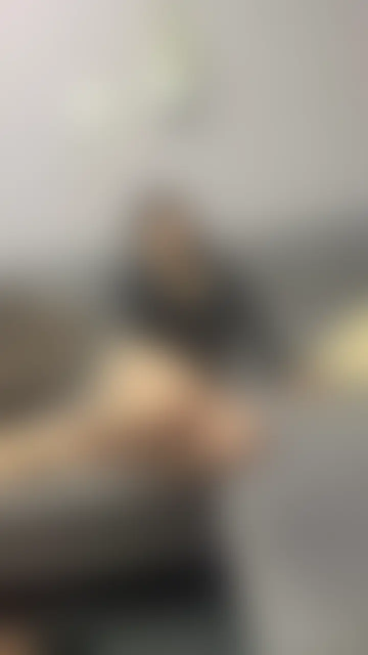 本物素人!!
激レアプラン専用!!
今回は押さえつけられてのフェラや、押さえつけられながら突かれたり、首絞めされながらイキまくってます
変な体勢で奥をくださいゴリゴリされてマジやばかった
動いてないのゴリゴリでいきまくっちゃいました
なかなか無い感じ方してたと思うのでぜひ見てくださいね (2/2)