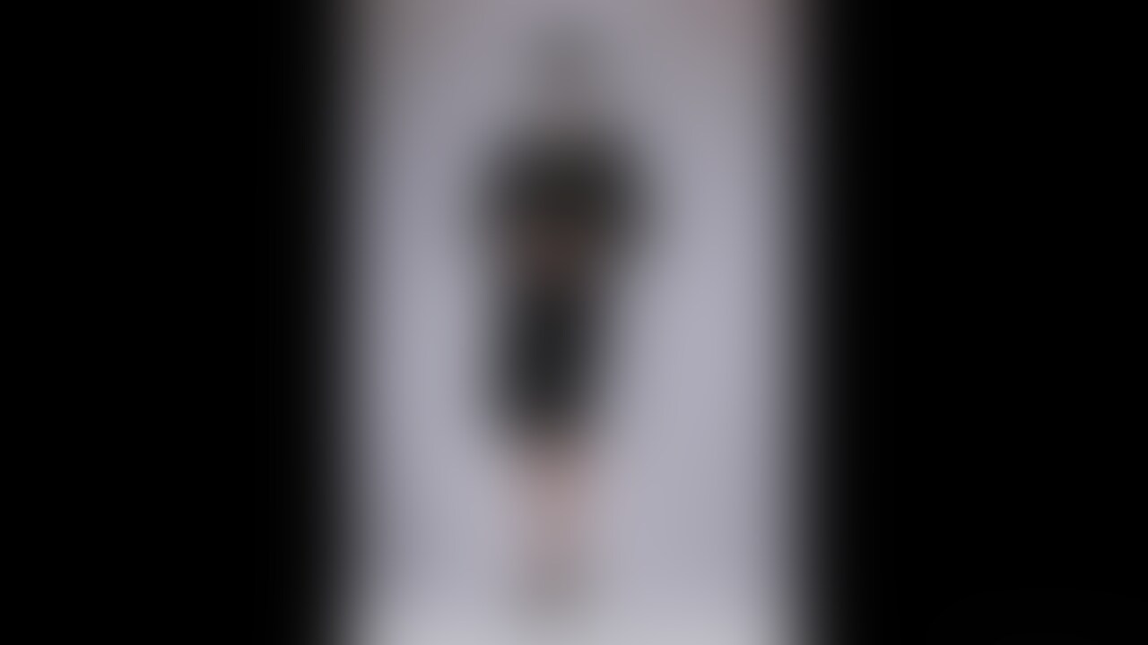 OLさんの衣装でベージュ色のパンティストッキングを下着を履かずにノーパンで身に着ける陰毛がスケスケに見える映像。
スラっとした長い手足をした女性。
色んなセクシー美脚ポーズで手パンしながら撮影されるモデルさん。 (2/2)