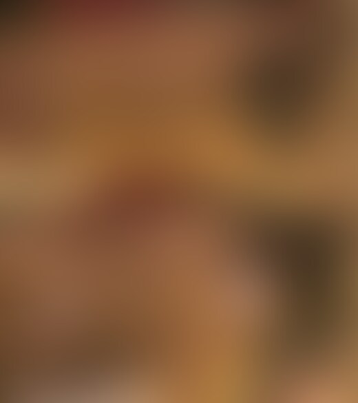 この子はハーフ系の顔立ちをしたダイナマイトボディをお持ちのお客様でした。

お胸のサイズはまるでスイカのような大きさをしております。

まずはいつも通り背面をオイルたっぷりでマッサージしてあげます。

座らせて後ろから入念にお胸のマッサージ。

ぎっしりと詰まった大きなお胸を下から上へと入念に揉みほぐしてあげます。

お胸のマッサージは初めてだったようで少し動揺しておりましたが、大きなお胸の方こそ特にしっかりと老廃物を流してあげなければなりません。

後ろから鷲づかみにするようにしてたっぷりと揉みほぐし、仰向けに寝かせてからも丹念に爆乳を流してあげます。

脚を開かせて股関節も充分に流してあげながら時折指先をアソコに擦りつけて敏感な部分も刺激してあげると、戸惑いと快楽が入り混じったような表情をしています。

紙パンツの中に手を入れて直接触ってみると既にぐっちょりと愛液が滴っておりました。

初めは抵抗しようとしておりましたがあまりの気持ち良さに徐々にいやらしく喘ぎ声を出しアソコはどんどん湿ってきてしまいました。

膣内に指を入れて中をかき回してあげると、大きなお胸を激しく揺らしながら絶頂に達してしまったようです。

私の大きくなった○○○も触りたそうにしておりましたので、仕方なくズボンを脱いで握らせます。

口元に持っていくと美味しそうに咥え込んでしまいました。

しかし挿入してあげようとすると、焦った様子で「ダメですダメです…」とシャワーの方に逃げて行ってしまいました。 (2/2)