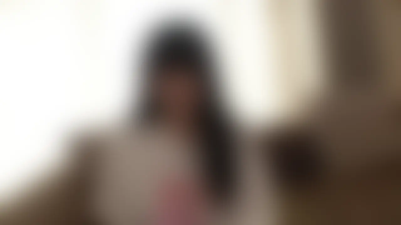 今回のハメ撮りしたのは、ぽっちゃり好き必見！
大学2年生の童顔爆乳みいちゃん（20）
Jカップの圧倒的ボリューム＆柔らかボディは一見の価値アリ！！

緊張気味で不器用ながらも、男根を恐る恐る咥えて奉仕にチャレンジww

剛毛＆肉付きの良いお尻がリアルぽちゃ感満載でたまんない！
性感帯をいじられると敏感に首を振って震えるリアクションがガチ萌え。爆乳を弧を描いて揺らしながら、感じて蕩けまくる童顔…このギャップは最高レベル！
感度抜群・揉み応えありのムチムチボディ、クビレもきちんとあるバランス最高すぎ！！ (2/2)