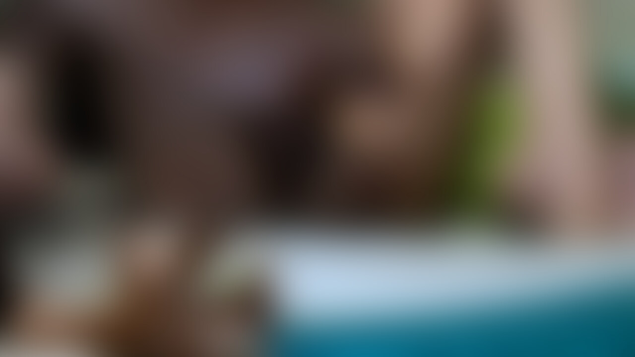 2つの視点から撮影したディルド責めを1画面にまとめた約5分半の動画です。ズボズボされて最後はのけ反りながら絶頂する妻の姿を見てやって下さい。 (2/2)