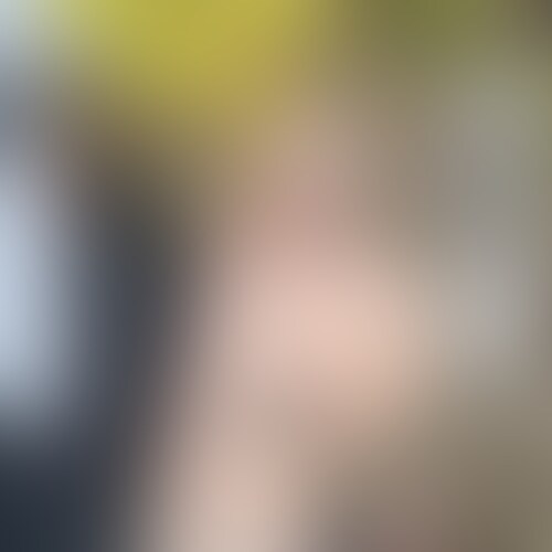 ✅️ 凛様に野外ち◯ぽ露出させられホテルでリアル○○○

凛様のX
https://twitter.com/3_x32

凛様から「よかったら、踏み活でお会いしたいです✨」とDMでお誘いをもらったのがきっかけ。

敗北リーマン、日頃から踏み活動画をXにあげてたかいがありました！

最近はこんなふうに女の子から踏みに誘ってもらえることが増えてます。

DMでリアルの日時を決めて会うことに。

凛様はスラッとした素朴で真面目そうなお○○○様。

まさかM男を踏みつけて、おこづかいをもらってるタイプにぜんぜん見えません。

こんな真面目そうな子が意外とSっ気あるっていうギャップが興奮しますよね。

通りかかった公園に立ち寄ります。

ベンチで雑談してると、凛様のS女スイッチが入ったのか、ズボン越しから僕の股間をナデナデしてきます。

ちょ、これ、もう勃起待ったなしやん…💦

敗北リーマン、わかりやすいことにテント張ってしまいます。。

しまいには、立ちションしようとしたら、

👩「手伝ってあげる〜」

と言われ、ズボンからチンポを引っ張り出されました。

女の子に立ちションのお手伝いされたの生まれて初めてです。

こんなんされたらもうたまらないっす…！

チンコも触ってくださいとお願いしてホテルへ。

羽交い締めにさせられて、乳首責め足コキ。

足が長くて細身のため、羽交い締めにしながらでもチンコを足コキできてしまいます。

凛様はさも当然かのように

「もうギンギンになってるんだね💗」

と耳元とささやいてきます。

僕のチンコはもうピクピクして制御不能に。

最後は凛様の焦らし手コキ。

チンコの竿部分を持ち、汚い精子が自分の手に付かないような握り方で器用に逝かされます。

凛様に完全に敗北しました… (2/2)