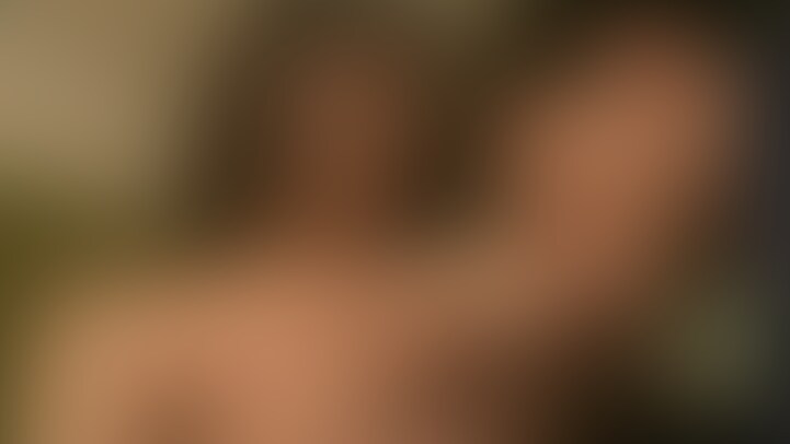 おっぱい大好きくん。服の上から揉ませてもらい、直接触ってみたいと、ましゅまろパイを揉んで揉みまくる！
乳首ピンポンしてみたり、指先でチロチロしたりやりたい放題、
乳首に吸いつき、ベロベロ舐めまくる！
胸揉みしながら濃厚キスを楽しみ、流れで指マンまで…
あそこに顔をうずめてマ●コ舐めまくり、
フェラ、パイズリまでしてもらってご満悦。
騎乗位で挿入して、下からもおっぱいに吸いつく。
対面座位で抱き合って、深々と挿入しながらリズミカルに二人で揺れる。
バックもたっぷり楽しんで何度もイッてしまう巨乳ちゃん。
ラストは乳首舐めながらの手コキ発射で気持ちよ～く発射しちゃうのでした。 (2/2)