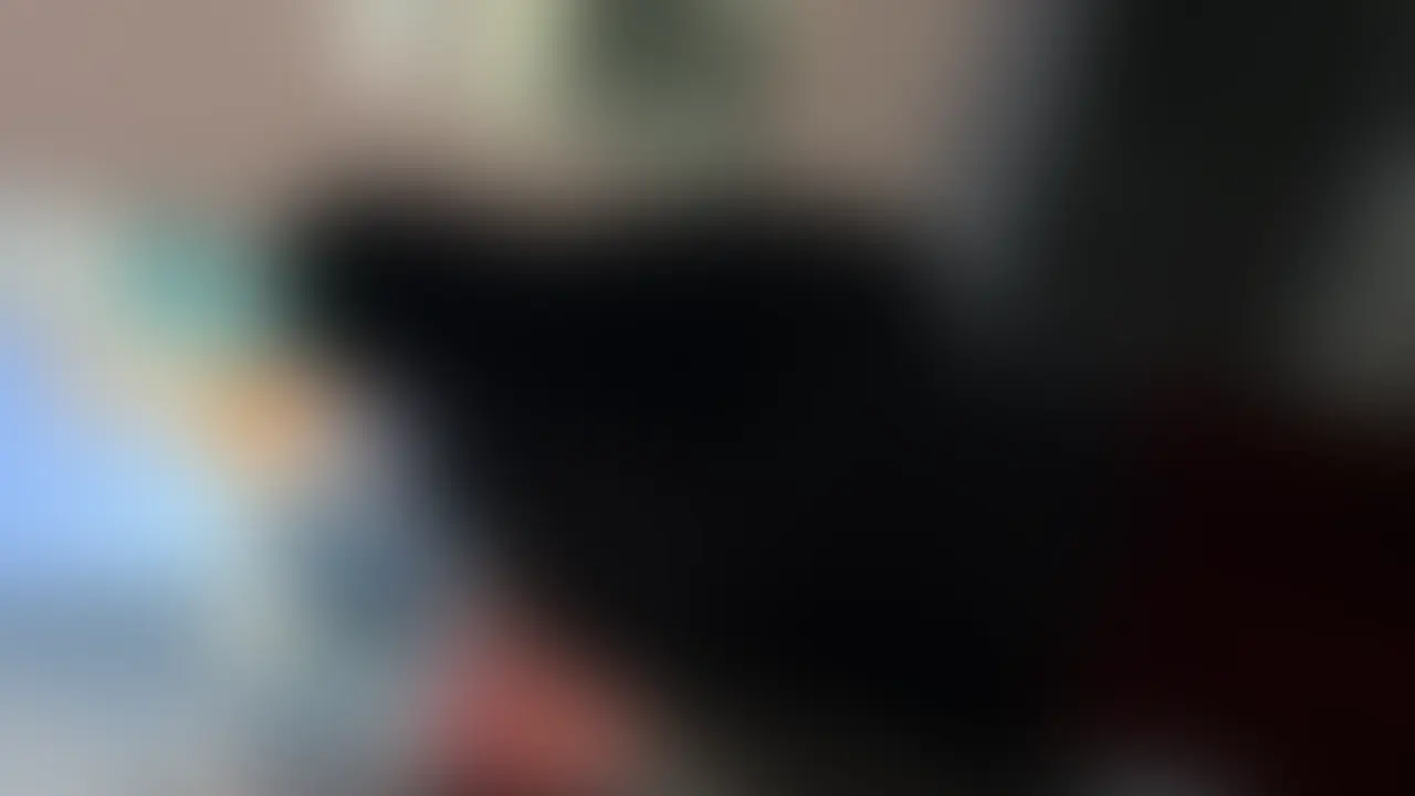 黒髪でおっとりした雰囲気のムッチリ人妻。
恐らく人妻です。
ケータイを持つ左手に指輪がついてるように見えました。
おしとやかな雰囲気で気弱そうな女性でした。
ムッチリしたイヤらしい体型ですが、人によってはポチャの部類に入るかと思います。 (2/2)