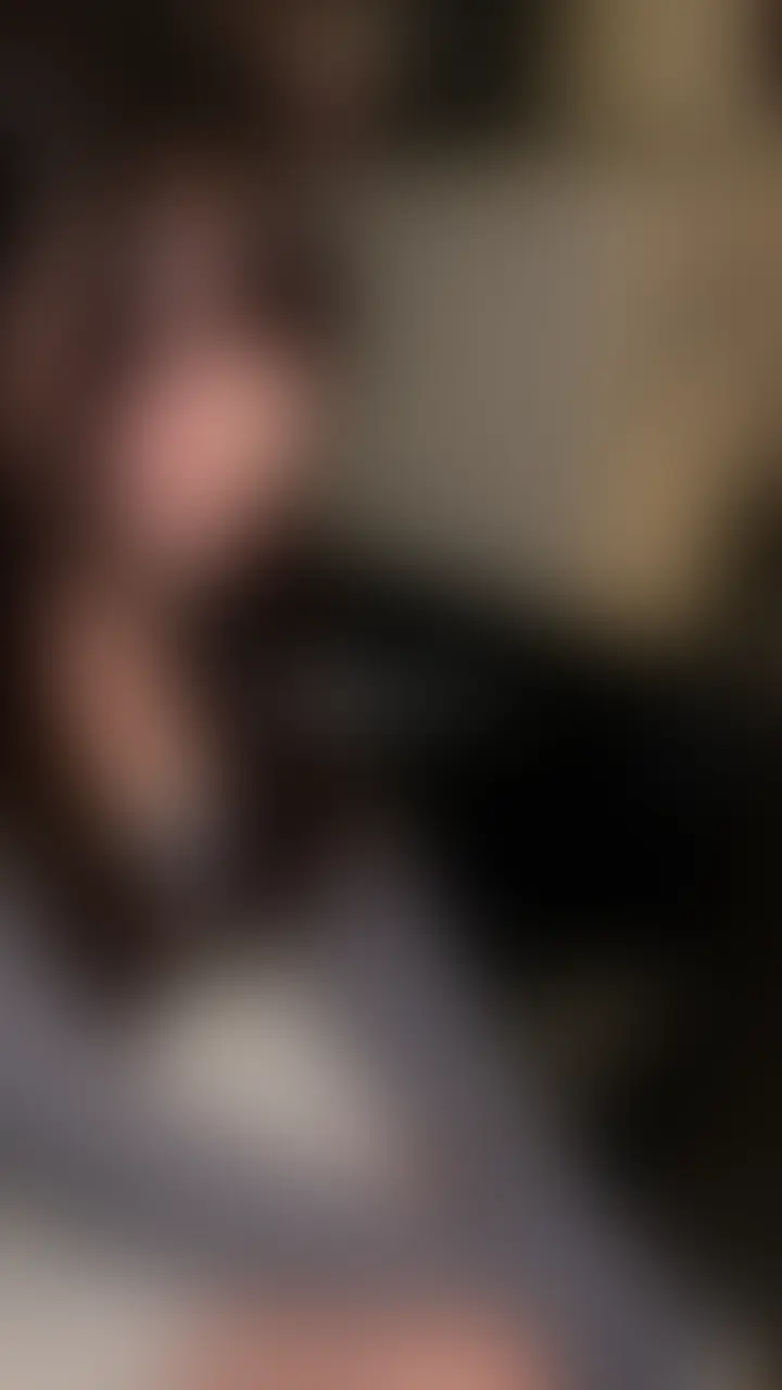 『おじさんは気持ち悪いから嫌。ホス狂女理解らセックス』
■前戯シーン
【プロフィール】
・コンカフェ嬢
・貸付額×××万
~出演の経緯~
親のお金でホストクラブに貢ぎ続ける出演者。
↓
バレて親から勘当される
↓
ホストはやめられない
↓
消費者金融地獄
↓
弊社へ
膨れていく借金に返済が難しいと判断した弊社は
追加融資のタイミングでカメラを回す。
担当ホストの自慢話になると口が回る出演者
夜職を提案すると身体は売れないと豪語
弊社は金づるではありません。
返せないなら身体で払っていただきます。
「相手はイケメンにしてくださいよ…」
しぶしぶ了承する出演者
出てきたのは嫌いなおじさん。
拒否したいけど拒否できない
"嫌なはずなのに…"
次第に感じていく身体
ラストはご自身の目でご確認ください。
※完済と同時に作品は削除・配信終了となります。
※映像の売上は、全額が返済資金に充てられます。
※現在公開中の作品は、予告なく公開終了となる場合がございます。
※無断転載には開示請求、賠償請求にて対応いたします。 (2/2)