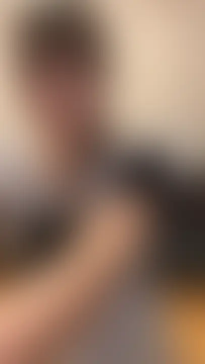 可愛いメイドコスプレ姿の美人さんが、Zoom越しにあなただけに見せる超興奮のオナニー動画です!清楚でエロティックな黒いメイド服に身を包んだスレンダー美女が、カメラの前で恥ずかしそうに、そして次第に大胆になっていく姿をたっぷり15分11秒間収録。
メイド服のスカートをゆっくり捲り上げ、ストッキング越しに脚を広げ、息を弾ませながら指で敏感な部分を優しく、激しく愛撫する様子を至近距離でじっくりお楽しみいただけます。リアルな喘ぎ声と可愛い表情
メイドコス特有の清楚×淫乱のギャップ
Zoom通話風の臨場感あふれる撮影
まるで自分が実際にZoomで彼女と1対1で繋がっているような没入感!
一人で静かに、またはカップで一緒に…お好きなペースでお楽しみください。再生時間: 15分11秒
形式: 高画質MP4
内容: メイドコスプレ / ソロオナニー / 指マン / 喘ぎ / 絶頂この動画は「可愛いのに大胆」なメイドさんの本気オナニーをお探しの方に特におすすめです。
ご購入後、すぐにダウンロードして何度でもご覧いただけます! (2/2)