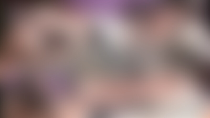 ブーツを履かせたまま他人の男性に夫の前で寝取らせ
妻と他人の男性は、私が見ている目の前で
色々と体位を変え卑猥な体位で性器を擦り合わせ
妻は、あまりの興奮と気持ちよさに喘ぐ・・・
興奮しきった他人の男性のチ○ポは、いきり立ち
がむしゃらに腰を振り妻のアソコにチ○ポを擦りつける
妻の愛汁が掻き回されると同時に、溢れだすがかなり量が多い
それは、他人の男性の汁も混じっているからだ・・・
チ○ポを出し入れしつつ、興奮したチ○ポからは大量の我慢汁が
妻のアソコに充満して溢れだす。
最後には、他人の男性の濃い精子が
妻のアソコに大量に放出される・・・
※BlackDiamondの過去動画のため、画質はよくありません。ご了承下さい。 (2/2)