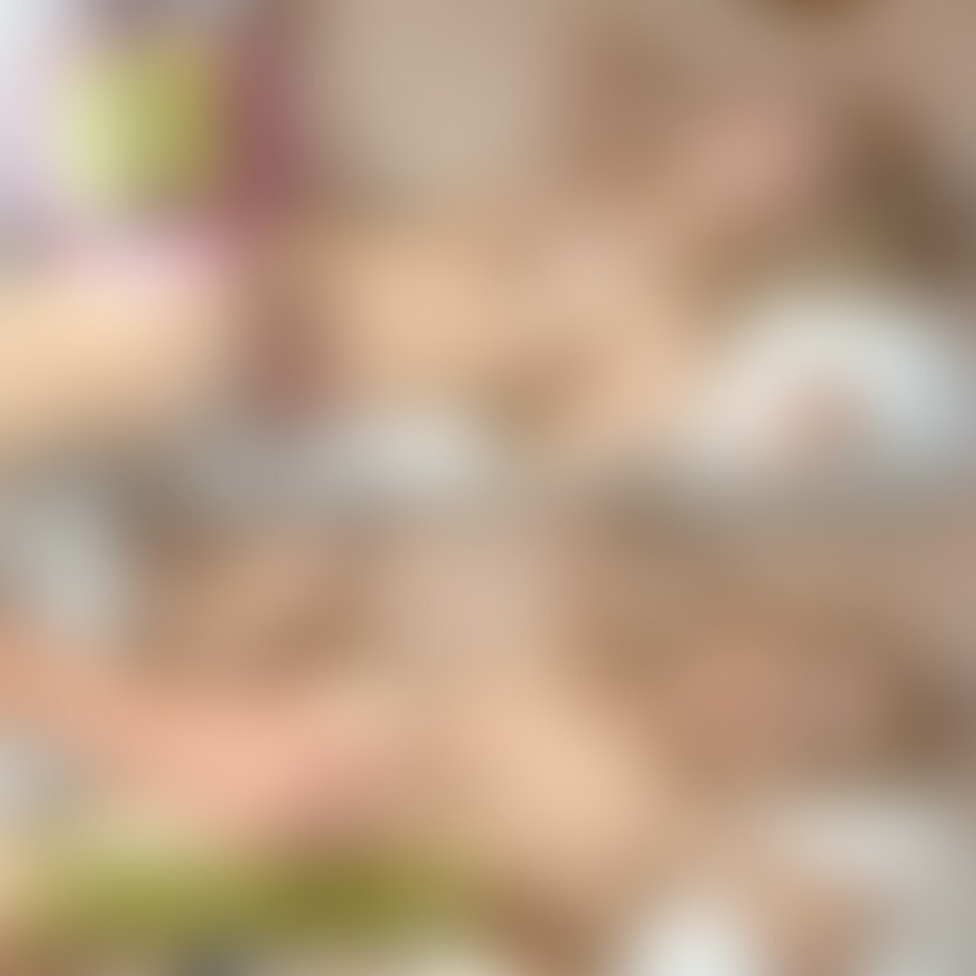 【premium】顔出し・丁寧なモザイク処理
長編セックス動画です。無駄な会話などで時間を長くした動画ではありません。2回戦すべて絡みシーンです。
身体にローション塗られて手マンでびちゃびちゃにされて顔に跨られてちんぽを咥えさせられ、そのあといろいろな体位でガン突きされました。
私はもう少ししたいなと思って、一回戦終了後におもちゃの使用をおねだりしました。
不倫相手は「まだするのかよw」的な反応だったのですが、使ってもらうとめちゃくちゃ気持ち良くて、それを見た不倫相手も興奮してすぐにちんぽが復活し、再び挿入して2回目の中出ししてもらいました。
二回目はマスクをはずしたまま突かれています。顔の薄ぼかしの上からわかる激しく感じている顔を見てみてください。この感じている顔が「倖田來未」に似ていると言われますw
ちょっとおなかがたるんでいるのは、アラフォー人妻の証ということで許してください。
温泉に行くと、若い子でもこのくらいのたるんだお腹を持った子も結構いますよw意外とこのくらいのおなかのほうがリアルで、ちょうどいい〇〇って感じで興奮材料になってくれればw (2/2)