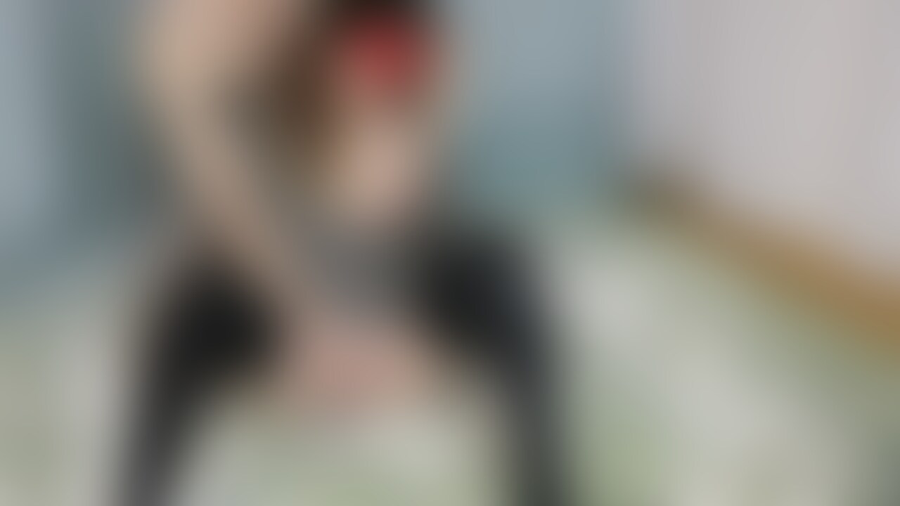 おパンツ切って②✂️💕
電マから始まっておパンツ切ってまんこ丸出しにしてからクリトリスを優しく弄ってると徐々にとろけていく妻😍
気持ちよすぎておかしくなっちゃうと苦しそうに感じてました💕
興奮と気持ちよさが高まると自然にちんこシコシコし出すのとベロ出しでディープキス待ってる姿がえろすぎますよ🥰
最後の手マンでグチョグチョ音が大きくなりますが潮ふいてます💦💦
カメラだと見えずらいのが残念ですがパンツがびちょ濡れになってるのがわかると思います☺️ (2/2)