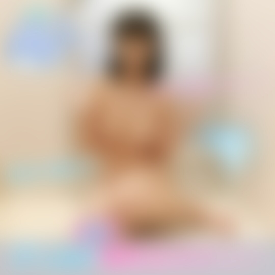 右上の「♡いいね」を押してから見てくれると嬉しいです🥰
✼••┈┈┈┈┈┈••✼••┈┈┈┈┈┈••✼
こんばんは、りんです🐣
今回は生まれて初めてディルドを使ってみました💕
手や顔より大きくて、最初はこんな大きいものが入るわけないよって思ってたんだけど、ローションをぬりぬりしてちょっとずつ入れてみたら意外となじんできて、最終的には何回も絶頂に達して潮吹きまで...//
りんがディルドバージンを奪われる瞬間を目撃あれ🐥 (2/2)