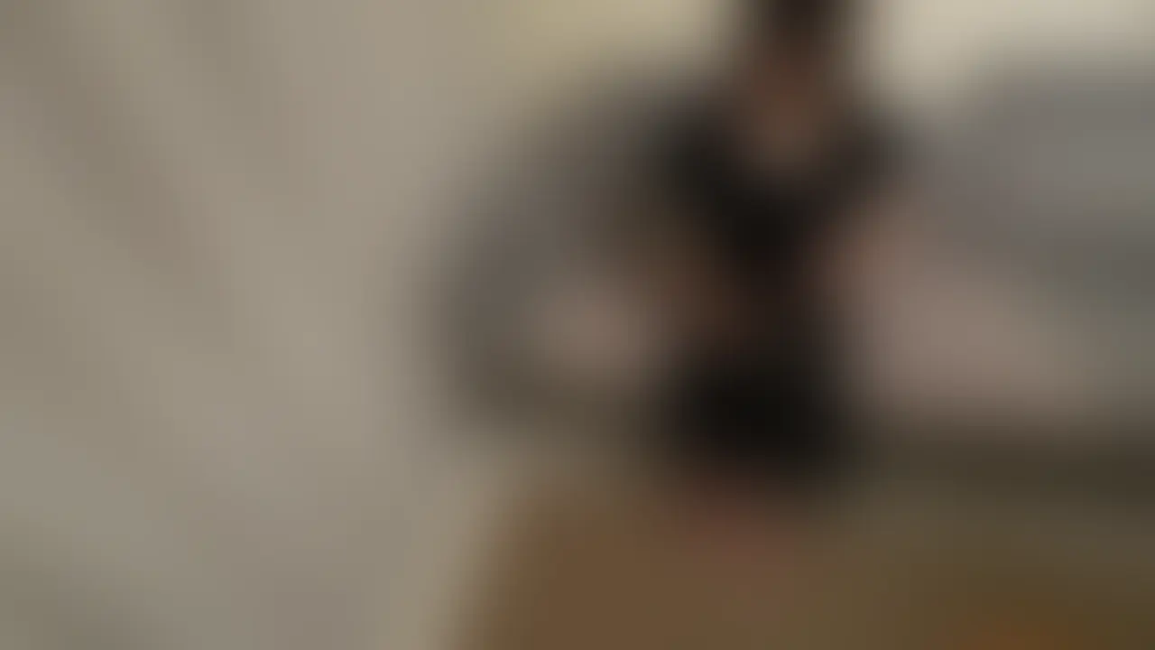 女の子の日でお疲れ気味の妻。
下半身は触ることができないので上半身をオイルで優しくマッサージ💆♀️
この日の私服はタイトニットでおっぱいが強調されていてとってもえっち🍑
早々にあらわになった下着着用のおっきな谷間はいつ見ても眼福👺👺👺
オイルを塗りたくり妻のおっぱいを揉みしだき私のちんちんはパンパン状態💦
妻もエロがっていたので、おまんこに電マだけ当てさせてあげます☺️
その間もおっぱいを弄り、妻がイッたタイミングでテカテカになったおっぱいにちんちんをイン㊙️
最高のパイズリですぐに私も昇天してしまいました💆💆笑
もっとローションぬるぬるプレイがしたくなってきたので、妻とえっちなぬるぬるプレイを開拓していきます🤭 (2/2)