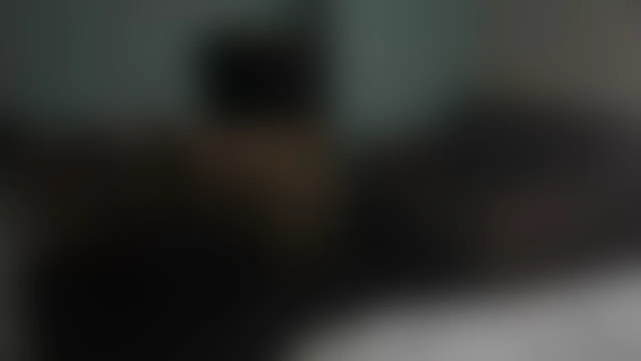 【1歳男の子のママが旦那と育児のすれ違いでレスに。2ヶ月ぶりのえっちでハメ潮撒き散らしながら人生初中イキ】(1時間45分)
4年半前に同じ職場で出会った今の旦那さんと交際がスタート。昨年男の子が産まれて順風満帆な生活が、、と思いきや育児を巡って旦那さんと衝突が増えてしまい心がすれ違い状態に。
「私もわーって言っちゃって、それでもういいや、て向こうがなっちゃった」と話すTちゃん(26歳)。
付き合った当初は会うたびにやっていたえっちも息子さんが産まれてからは月1回程度に減少。酔った勢いで旦那に相談するも「えっちだけが全てじゃないでしょ」と一蹴され何も言えなくなってしまったんだそう。
「もう私から誘うことはないです」と話すTちゃんは怒りと悲しみが混じった目をしてました。
そんなTちゃんの悩みはレスなだけでなく「電マオナニーのしすぎで自分ですら手ではイケなくなってしまった」こと。中イキはおろか外イキもえっちの最中でできたことはないんだとか。
雄さんとえっちする前の悩みは全部解決できてましたが「仮に旦那から誘われたとしても、このえっち体験したら気まずくなっちゃいそう。。」と新たな悩みができてしまったTちゃんでした。
🎁🎁🎁プレゼント企画開催中🎁🎁🎁
雄作品から中イキ&潮吹きの見どころTOP50をまとめた動画を抽選でプレゼントします🎁
この投稿に「いいね」「ブクマ」「『NTRといえば雄さん』とコメント」していただいた方に抽選でmyfansにてプレゼント動画をDMさせていただきます。フォロワー限定なのでフォローも忘れずに。
⚠️締切は10/24まで、配布日は10/25予定です。 (2/2)