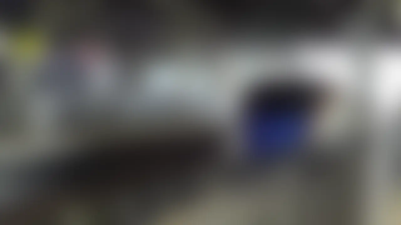 制服美少女がイクっ!!ルックス・カラダ・エロさの三拍子揃ったアイドル顔の美少女は21世紀生まれ!
「顔バレさえしなければ、何回でもヤリます♪」
透き通った白い肌に、丸で二次元の世界から飛び出してきたような美少女が登場!
クリッとしたお目目をトロ~んとさせながら、早くもパイパン・マ○コからは濃度120%のマン汁が!!
白いプリッとしたお尻を向けておマ○コを舐められては、
白い白濁液をダラリと流しながら…感じまくる美少女喉の奥までチ○ポを突っ込んで蒸せた唾液を垂らし、生チン挿入で「気持ちぃぃ~♪」を連発!!
バックで美味しそうなお尻を自ら振りながら最後は「中に出してぇ~」と膣射・中出し!! (2/2)