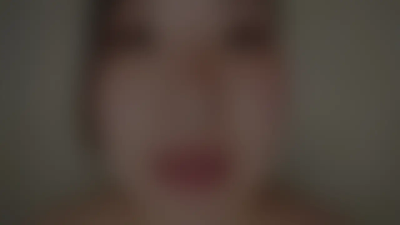 妖湖さん監督の口内チェック動画です。銀歯を見せつけたり、チキン食べたりしてます。 (2/2)