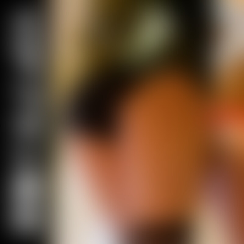※この動画は以下の動画のサブアングルです。
https://myfans.jp/posts/ec07bdea-c1f1-4044-b1a3-f37d5b1995bb
今回は、いつも強い言葉責めでM男を翻弄してくれるなつみちゃんによる責め作品です。しかも今回はボンテージ姿による言葉責めと亀頭責めをお見舞いしてくれます。
ちんこの形をしたぞうさんパンツを履いて行った私ですが、そのパンツを見て「○○○罪級にキモイな」というM男を喜ばせるありがたいお言葉を披露。さらにパンツ越しに強烈なちんぽビンタ、ムチによるちんぽビンタで勃起不全に。(もちろん勃起不全どころかギンギンに立ち上がります)
次に登場したのは亀頭だけを責めるおもちゃ。ちんこにはめて使うのですが、亀頭だけが刺激されるためムズムズが止まりません。
サテングローブにローションを塗りたくっての亀頭磨きは腰が砕けるほどの威力。サテングローブで亀頭責めをしながら、「軽くシゴいてるだけで立ってんのかよ」という言葉責めも素晴らしい。
サテングローブによる手コキで寸止めを繰り返されたら我慢できずに吹き出す精子。黒いサテングローブと黒いボンテージにぶっかかってしまいブチ切れるなつみちゃん。。。
最初から最後までサディスティックななつみちゃんを味わえるM男向きの作品ですよ。
寸止め回数:4回
時間:約17分
射精回数:1回 (2/2)