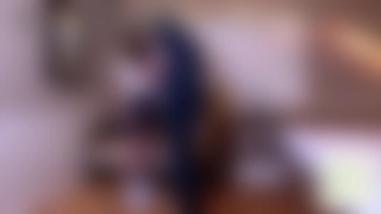 【M男性必見】逆転なし!女の子に蹂躙されるバトルフ○ック部①【あすか様のお仕置き部屋】
大好評いただいている「逆転なし!女の子に蹂躙されるバトルフ○ック」シリーズの新企画がスタート。
その名も「逆転なし!女の子に蹂躙されるバトルフ○ック”部”」。
バトルファッカーを目指す若き戦士たちの性春を描きます。
第一弾は廃部寸前のバトルファック部でただ一人、
プロを目指して奮闘する女の子、あすかのお話。
同じくかつてプロを目指していたという男性教師に顧問を頼みます。
しかし、練習は毎日受け身ばかり。
責め技も練習したいと言うあすかに、
顧問は「受け身こそ大切だ。」と言い聞かせます。
ですが顧問にはテクニックもなく、
ただ女の子の体を触りたいだけの
セクハラ教師なのではないかと言う疑念を抱き、
それを試すためにも試合形式の練習を熱望します。
あすかの予感は見事あたり、
教師は非常に弱く、
バトルファック初心者のあすかに一方的にやられてしまいます。
腰砕けにするキス、乳首責めを併用した顔面騎乗、
授乳手コキと、圧倒的な力量差で教師を追い詰めていくあすか。
起死回生の正常位、バックでも全く感じさせる事が出来ず、
激しく腰を振っているにも関わらず「早く挿れて。」と言われる始末。
プライドをズタズタに踏み躙られた教師はもうやめて欲しいと懇願しますが、
彼を見限ったあすかは、
「これからは私のサンドバッグになって。」と命じます。
身も心もボロボロにされた教師の、
地獄の日々はこれからが本番です。
【「あすか様のお仕置き部屋」とは?】
ドラマやCMなどで活躍中の女優さんが仮名で出演する、M男性向けの限定シリーズ。
ありがたいことに全作品をご購入くださっているほど、あすか様ご自身が「M男の望む世界」の熱烈なファン。
出演をご希望されて自ら面接にお越しくださった、意欲的な女王様です。
著名な方のためお名前は仮名、お顔は隠しての編集となりますが、その美貌や表情は画面越しにもしっかりと伝わるはずです。
ご本人に関するお問い合わせはご遠慮いただけますようお願いいたします。
あすか様ご自身のM男いじめプレイはもちろん、本業が女優さんですので、シチュエーションプレイや、過去にリリースした作品のリメイクも製作しております。ぜひ今後の展開にもご期待ください。 (2/2)
