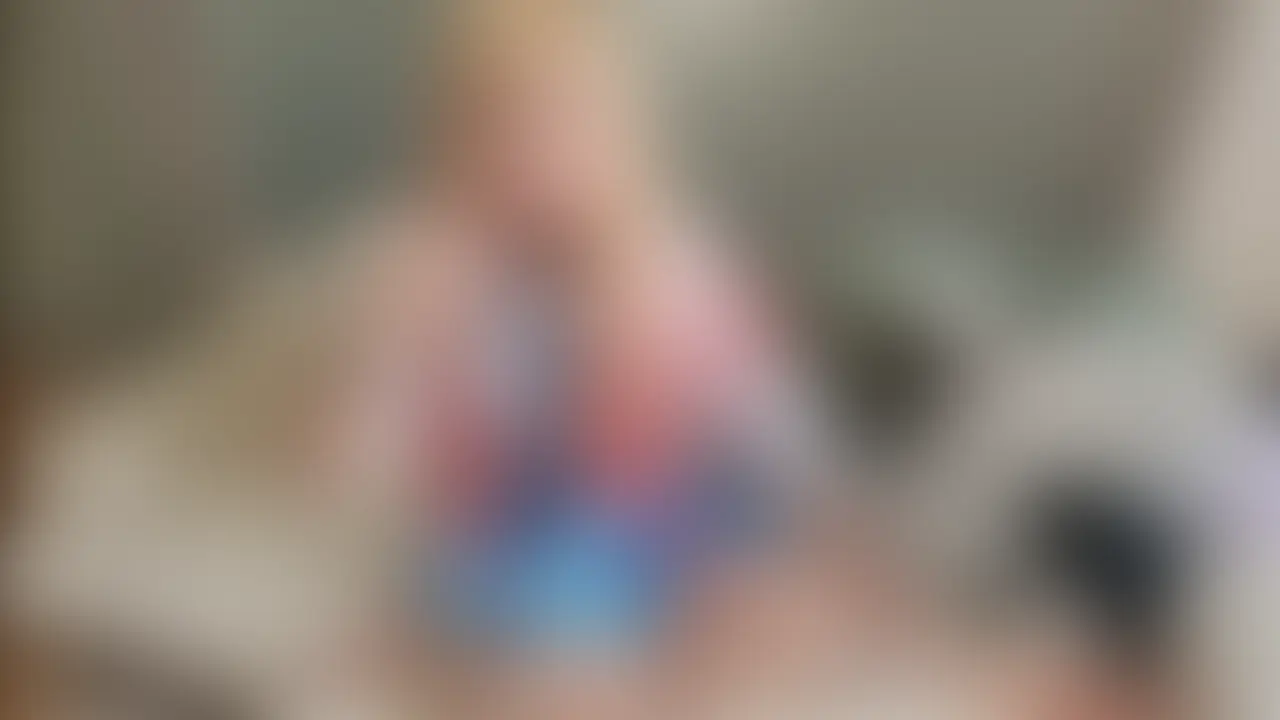 ギャルしか勝たん🥰
喜多川海夢ちゃんコスで縛られちゃいました💦

私を縛って自由がきかないようにして、ばいぶを挿入したりいたずらしちゃう妄想しちゃっていいやつです🙄

実際にはりいなが自分でおなしてるから、わたしを縛り上げてから、自分でおなにーするように命令してるシチュなのかな😝？

縛られた状態で興奮しておなにーしちゃうわたしは変態かも🫣 (2/2)