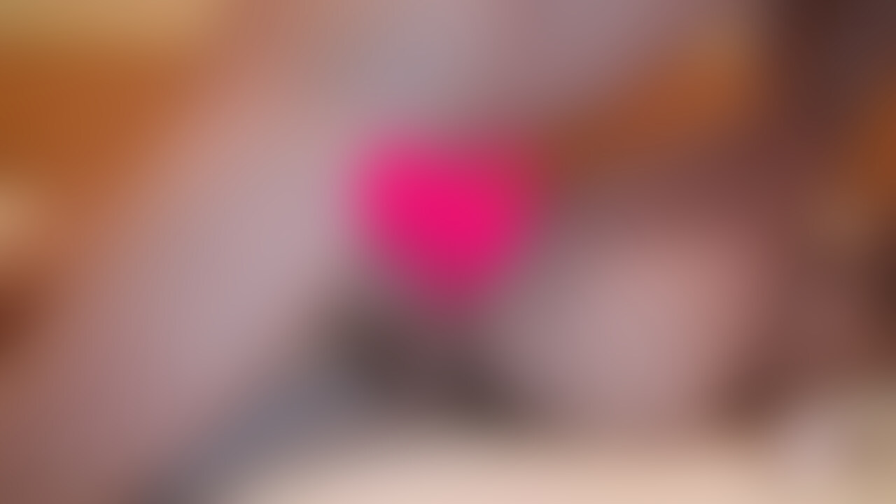 夫婦で種付プレスチャレンジ。305
妊娠を望む夫婦の作品で、とてもよく撮れたと思います。
松葉崩しから始まります。
その体勢のまま嫁は感じまくり何度もオーガズムに達してしまいます。
種付プレスの挿入角度をどれだけ高く出来るかを、
旦那が日々挑戦しています。
なかなか難しいですね!
そして正常位と種付プレスを駆使して、
最後は亀頭を子宮に密着させるように最奥で中出し射精。
膣に亀頭を密着させて射精したいです!
<プレイ内容>
手コキ、正常位、松葉崩し、中出し、射精
サイズ:HD 814MB 約18分 (2/2)