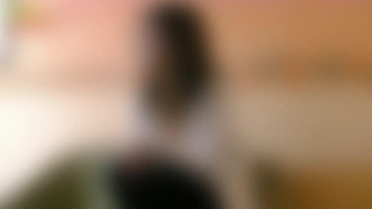 ご存知白ギャルちゃんの巨乳をじっくり堪能!
着衣からの全裸→おっぱいを揉んだりしながら勃起チンポを見せたりしセクハラしてます笑 (2/2)