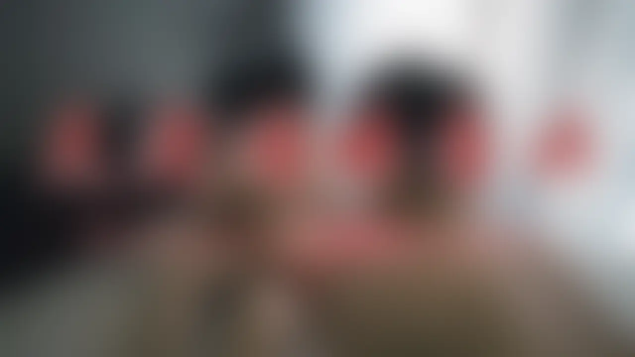 本編は顔だしはしていませんが ガウスを薄くしていますので表情等はわかるかと思います。 (2/2)