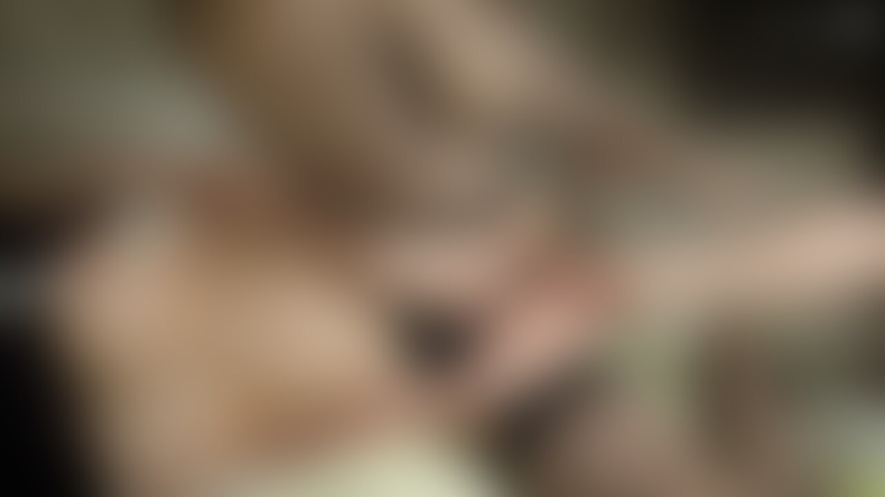超ドМ!千切れそうなくらい乳首に強力な家庭用の洗濯バサミ。極太ディルドを網タイツ女にピストンし、クリトリスがビンビンになっちゃうよ。 (2/2)