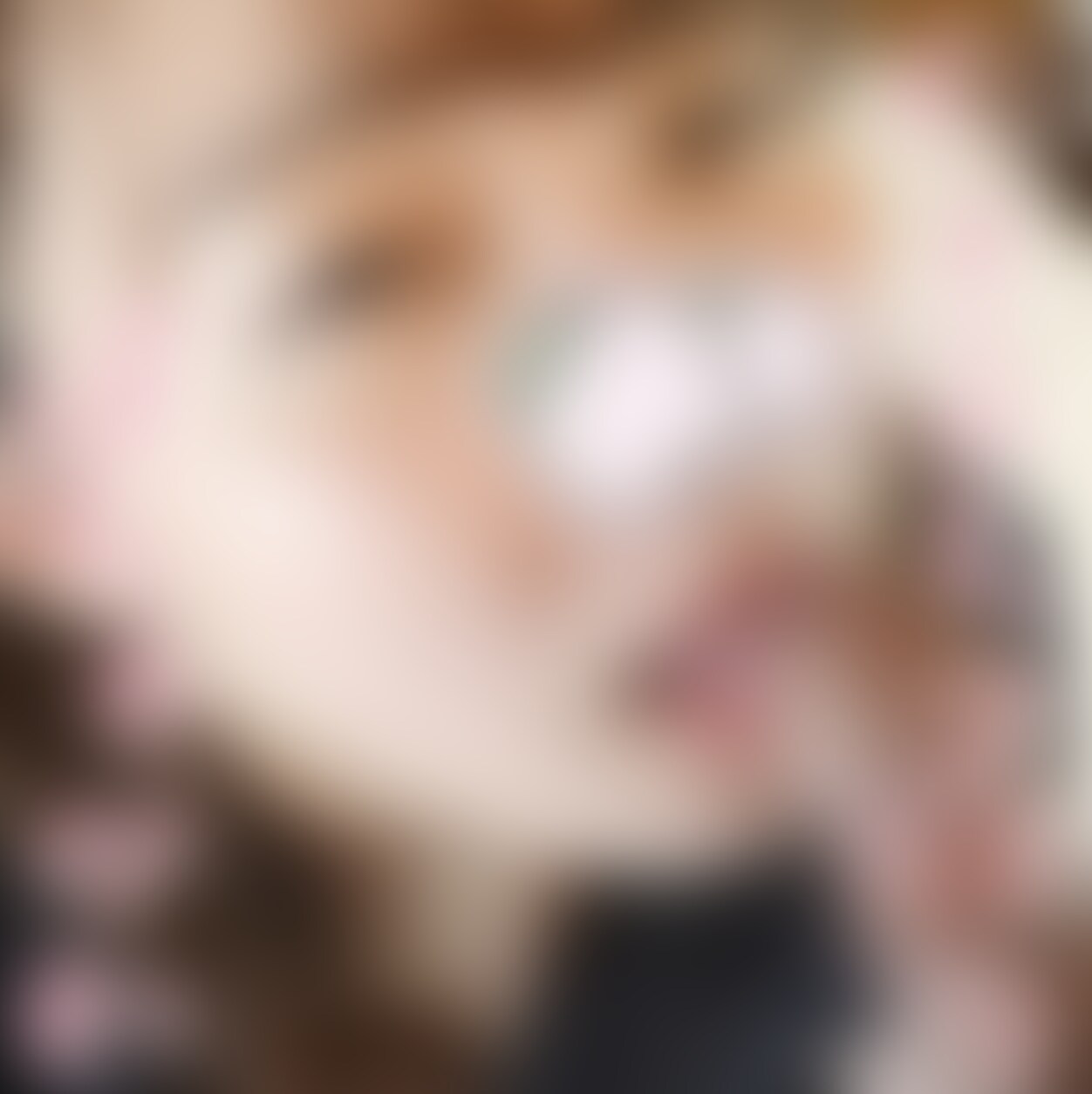 ぽちゃかわなつきちゃんの仁王立ちフェラ動画です。

肌がツルツルでハリがあって綺麗なことに加えて、前髪か綺麗に整っているのが個人的な性癖に刺さります。。。


なつきちゃんが何よりもエロいのが、よだれを飲み込めないために15分近くよだれを溜めながらフェラしていたこと。。。

そのため、下からのアングルからだとよだれがドバドバ落ちまくります！

これがエロすぎなんです。。。最後はお約束の口内射精でフィニッシュ。 (2/2)
