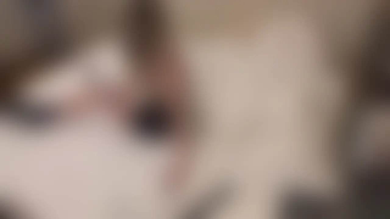 前回アップした動画の別アングルバージョンです💋
だんなちゃんと散々エロい事した後だけど、まだムラムラしちゃって撮影の合間にこっそりオナニー💕 (2/2)