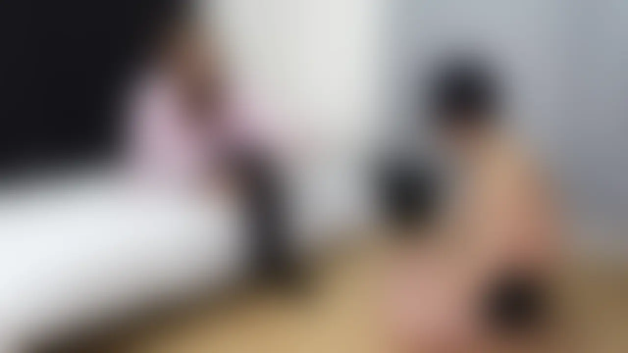 ハイテンションギャルめありちゃんがM男を足で責め
巧みな言葉責めや、唾を飲ませたり
電気あんましたりと
M男を責め続けます。
足コキで男は潮吹いちゃいます。 (2/2)