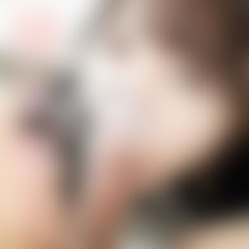 美人という言葉がよく似合うみいちゃん。清楚系な彼女ですが、出会って20秒で私のズボンを脱がして即尺する変態さん！

タマや鼠蹊部まで丁寧に舐めとったら、ノーハンドフェラでフェラ顔を見せつけてきます。。。

ぜひ美人さんの即尺フェラを見てほしいです！ (2/2)