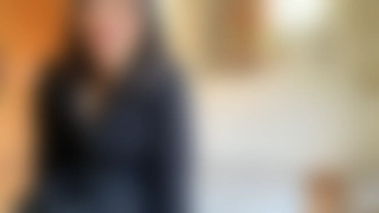 オナニー見せっこ♡というより、これはもう擬似セックス。
大好きな彼とビデオ通話でイチャイチャ♡
彼が私の恥ずかしい姿を見て興奮して、おっきくなったおちんぽシコシコするのを見るの、すごく好きなんですよね。
嬉しくて、ますます興奮しちゃう。
ああ、めっちゃくちゃ気持ちよかったなぁ。
ディルドなのに、しゃぶってると勝手におまんこがとろけるフェラからの、クリ攻め。
最後は全裸で悶絶イキまくり。
ぜひ一緒にいっぱい出してください♡ (2/2)