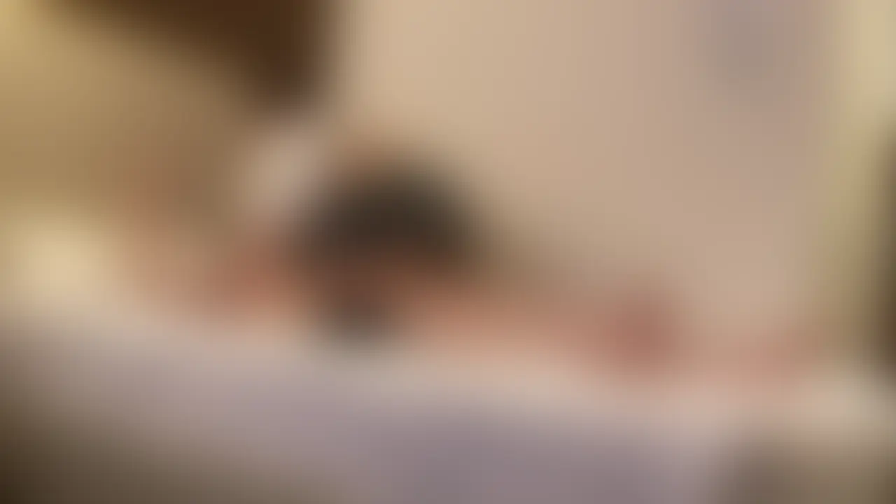 ☆みる1-3☆
そりゃ、初対面のオジサンとキス抵抗あるよね💛

でも、感じちゃうとキスしない方がしんどいよね💛はぁああああああああああん
生お天天でみるちゃんの弱いところだけをゴリゴリします。
経験したことのない快楽に蝕まれ、キスはだめという固定概念が崩れ、小さく僕のキッスを受け入れていくみるちゃん


好きだよみるちゃん (2/2)