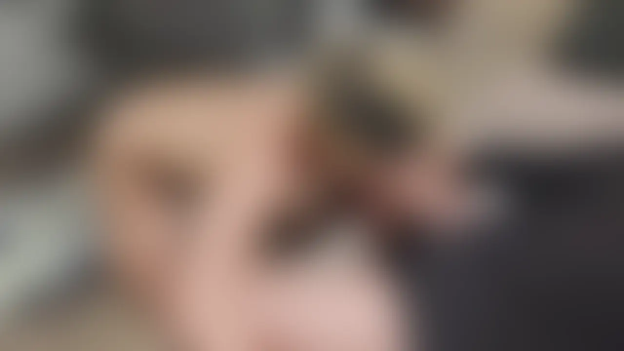 ソファーで太マラをフェラしてそのまま生挿入されてガン掘り中出し種付けされた💦 sample 1