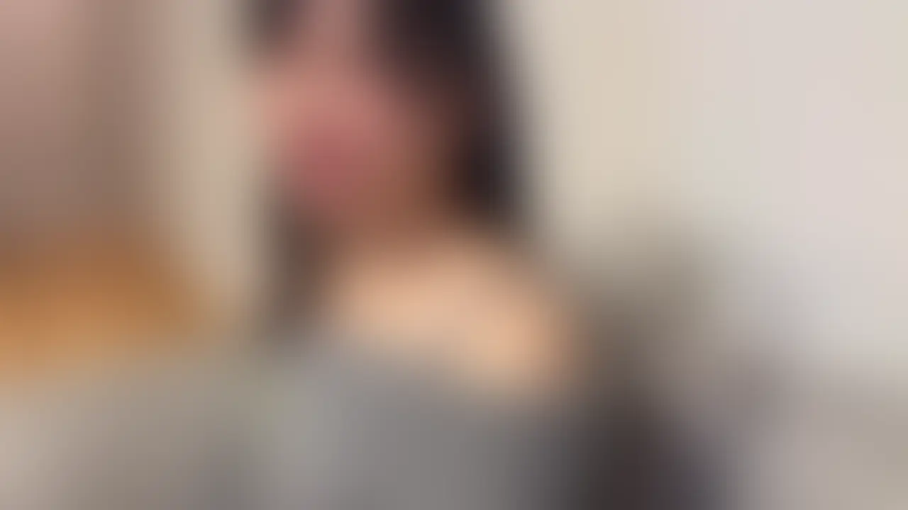プライベートなハメ撮りSEX公開します…！

2人きりの部屋で
ハードなSEXを楽しんじゃいました…♡

∽∽∽∽∽∽∽∽∽∽∽∽∽∽∽∽∽∽∽∽∽∽∽∽∽∽∽∽

カメラ回しながら全身を触られて、、、
恥ずかしいけど感じちゃう💕

電マ押し当てられて
腰ヒクヒクしながらイっちゃう///

クンニされたり
指挿れられるの気持ち良くて
いっぱい喘いじゃって…🙊

仰向けのまま
喉奥までおち⚪︎ちん突っ込まれて
喉ボコイラマも、、、❤️‍🔥

そして首絞めされながら
激しくピストンされたり
ポルチオ刺激されて絶頂しまくり💜

アヘアヘしながら
連続イキが止まらない❣️

大量潮吹きしちゃって
激しくイキ乱れてる様子を
見てみてください🫣💗


再生時間：1時間9分 (2/2)