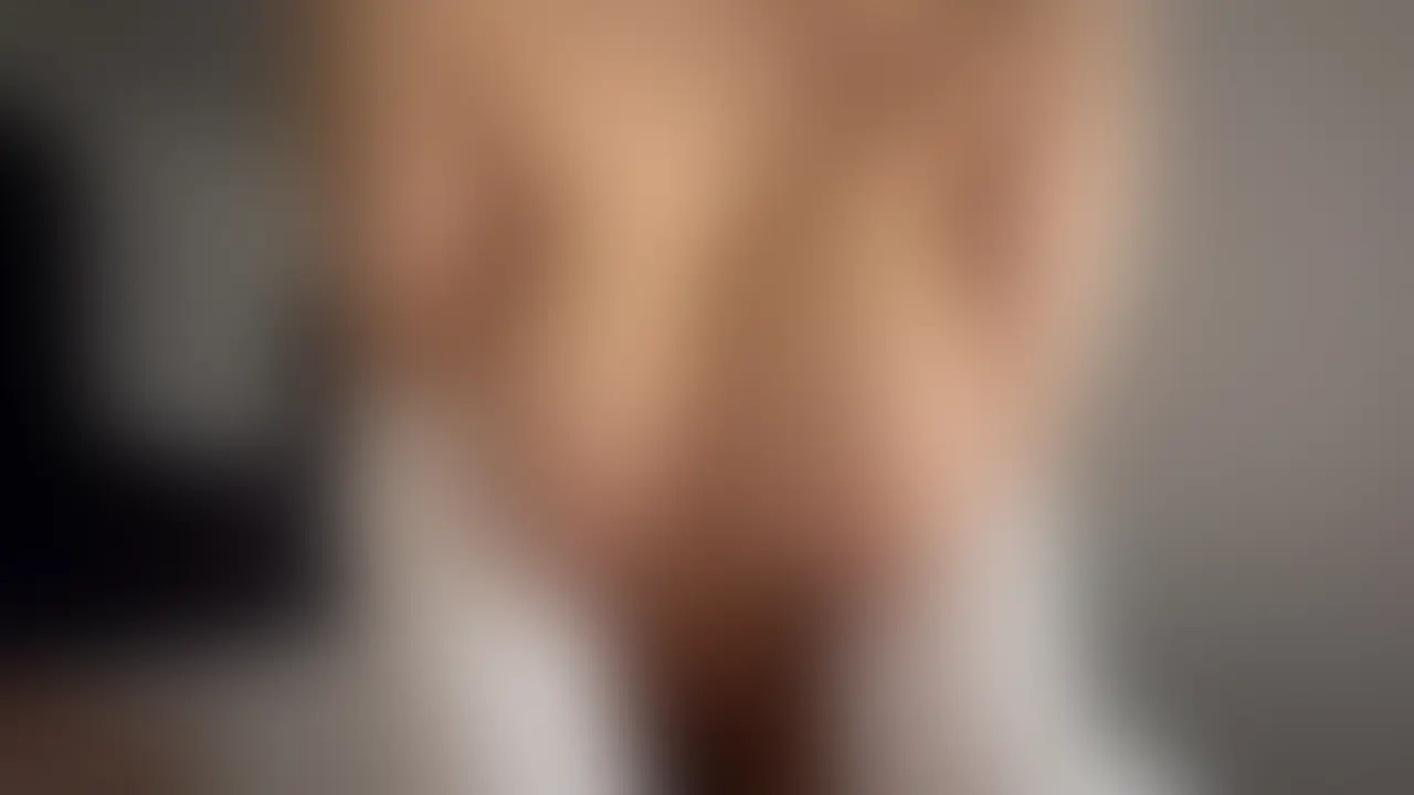 ◎Lカップ爆乳痴女のパイズリ挟射
Lカップ爆乳痴女のパイズリ挟射!!
パイズリをして男を攻めるのが大好きな爆乳痴女!!
チンポはすっぽり隠れてしまい。無事パイズリ挟射しちゃいました! (2/2)