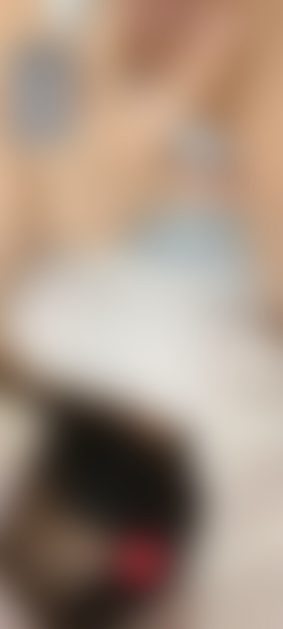 ビデオ通話で何度もイく…一緒にたくさんシよ…??
※モザイク不備により修正して再投稿です…🙇♀️🙇♀️🙇♀️
ご迷惑おかけして申し訳ありません...💦
6月の超濃密コース限定動画1本目です!!!
今回は初めての試みです!!
ビデオ通話でオナニーしてイくところをあなたにたくさん見せつけちゃいます…🫣🫣
見られてると思ったらいつもよりたくさん興奮しちゃった…💦
おっぱい揉んで、乳首いじめて、クリトリスいじって、おまんこかき回すところたくさん見てほしいな…💕💕
何回もイっちゃうからあなたも限界まで何回もたくさん精子出してね…??🥰🥰 (2/2)