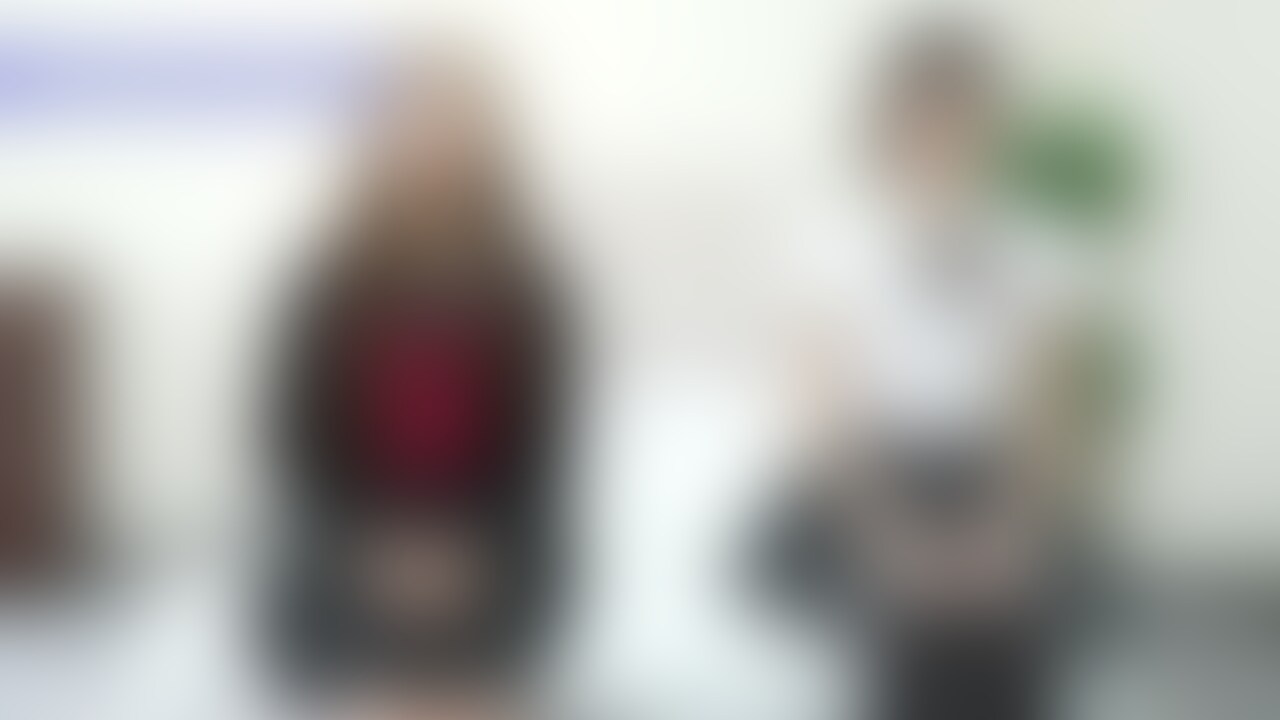 【商品紹介】夏の童貞卒業企画❤️エロ過ぎる童貞卒業セックス&大量潮吹き🐳
『夏の童貞卒業企画❤️』
のDL販売を開始しました🎉
2024年8月2日〜8月5日の
¥7,980プランの動画を
全て見られるお得な商品です🉐
有料プランに入っていない方には
是非この機会をお見逃しなく🥰
※ 内容
本日お越しいただいた生徒さんは
童貞ということが恥ずかしくて
誰にも言えず・・・
いざ、セックスできる場面に
遭遇しても怖くなって
諦めてしまったのだとか😭
心配は無用です!
20歳前半では50.3%が童貞という
調査結果があり、
童貞であることは
決してレアではないのです👌
今回はみほちゃんが
童貞くんを手ほどき💕
優しく服を脱がせて
乳首舐め、フェラ・・・❤️🔥
ガチガチに緊張している
童貞くんでしたが
少しずつ力が抜けてきて
おち○ちんが元気に💪
我慢汁まで出てきてます🥰
みほちゃん「カワイイ!いただきます🥺」
いよいよ童貞くんの
初めての挿入🎉🎉🎉
みほちゃんが騎乗位で
優しくおち○ちんを
おま○こへと導きます🥹
しばらくすると大量潮吹き🐳
初めての挿入で
潮吹きも体験できちゃう童貞くんは
幸せ者です❤️
続いてみほちゃんは
とんでもないエロエロな体位に💦
なすがままの童貞くん
最後は騎乗位でフィニッシュ
放心状態の童貞くんは
しばらく起き上がれませんでした🥰 (2/2)