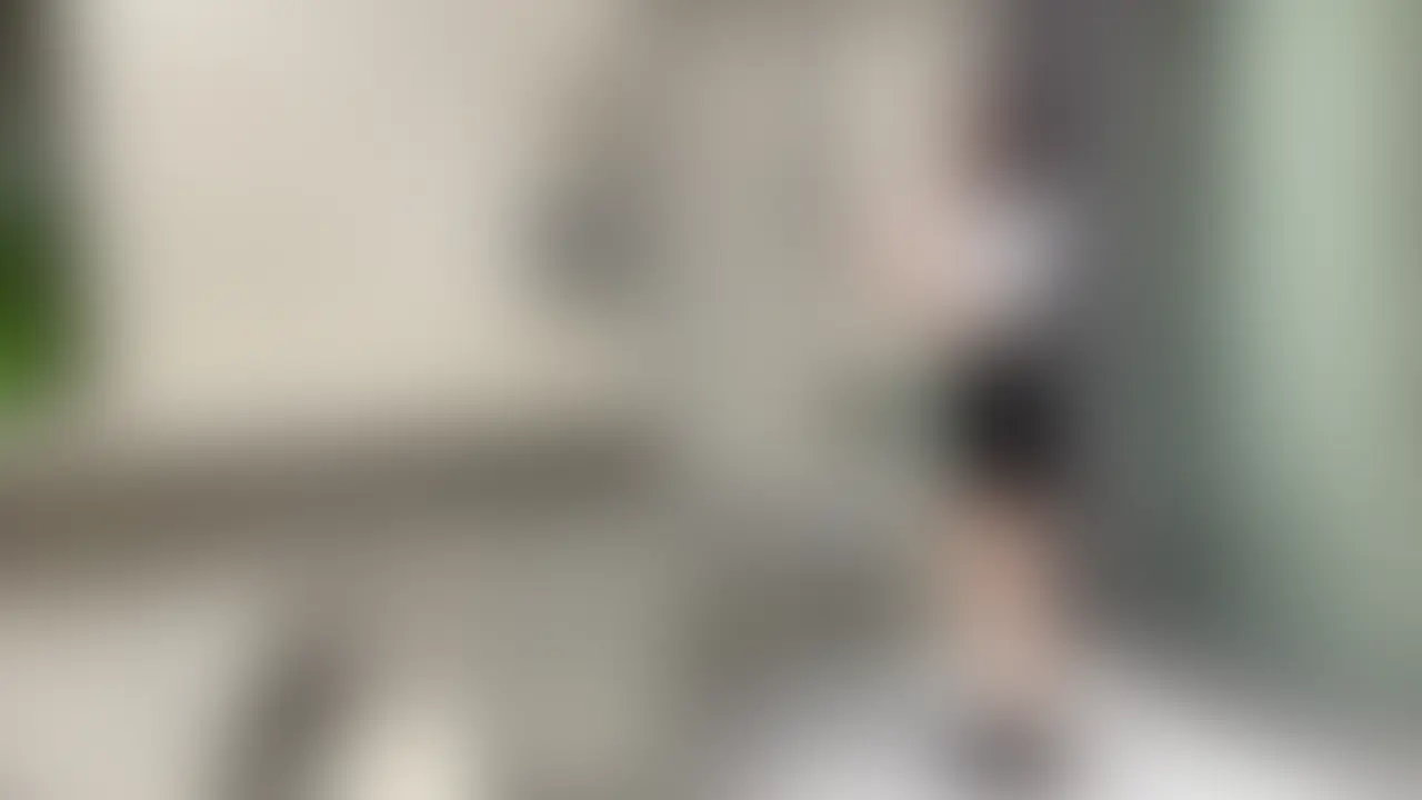 今回の相手は、顔出しNG・メディア関係の仕事もしてる超ハイスペックな美巨乳美女。
「今まで潮吹きなんてしたことない」とか可愛いこと言ってたから、過去の男への当てつけも含めて徹底的に開発してあげました。
抜群のスタイルがシーツの上で波打つ姿、普段のプライドを脱ぎ捨てて俺にすがりついてくる生々しい声。普通のセックスじゃ満足できなかった彼女が、ガン突きピストンで完全にイキ狂う瞬間をノーカットで収録しています。
これだから裏垢は辞められない(笑)。
彼女の身バレ防止のため、一定期間が過ぎたら非公開にする可能性があります。今のうちにどうぞ。 (2/2)