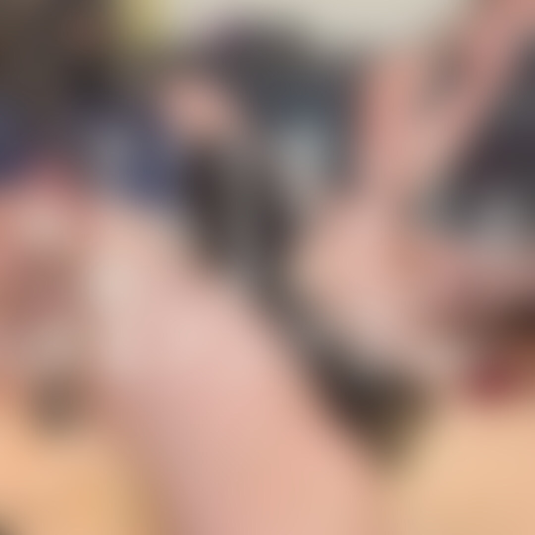 前回アップした動画のおちんぽ&おまんこ接写アングルです💋
よめちゃんだんなちゃん2人でぬるぬるテカテカ一緒にオナニー💕
オイルのぬるぬるで2人とも気持ち良過ぎて何度もイキまくりました🤭❣️ (2/2)