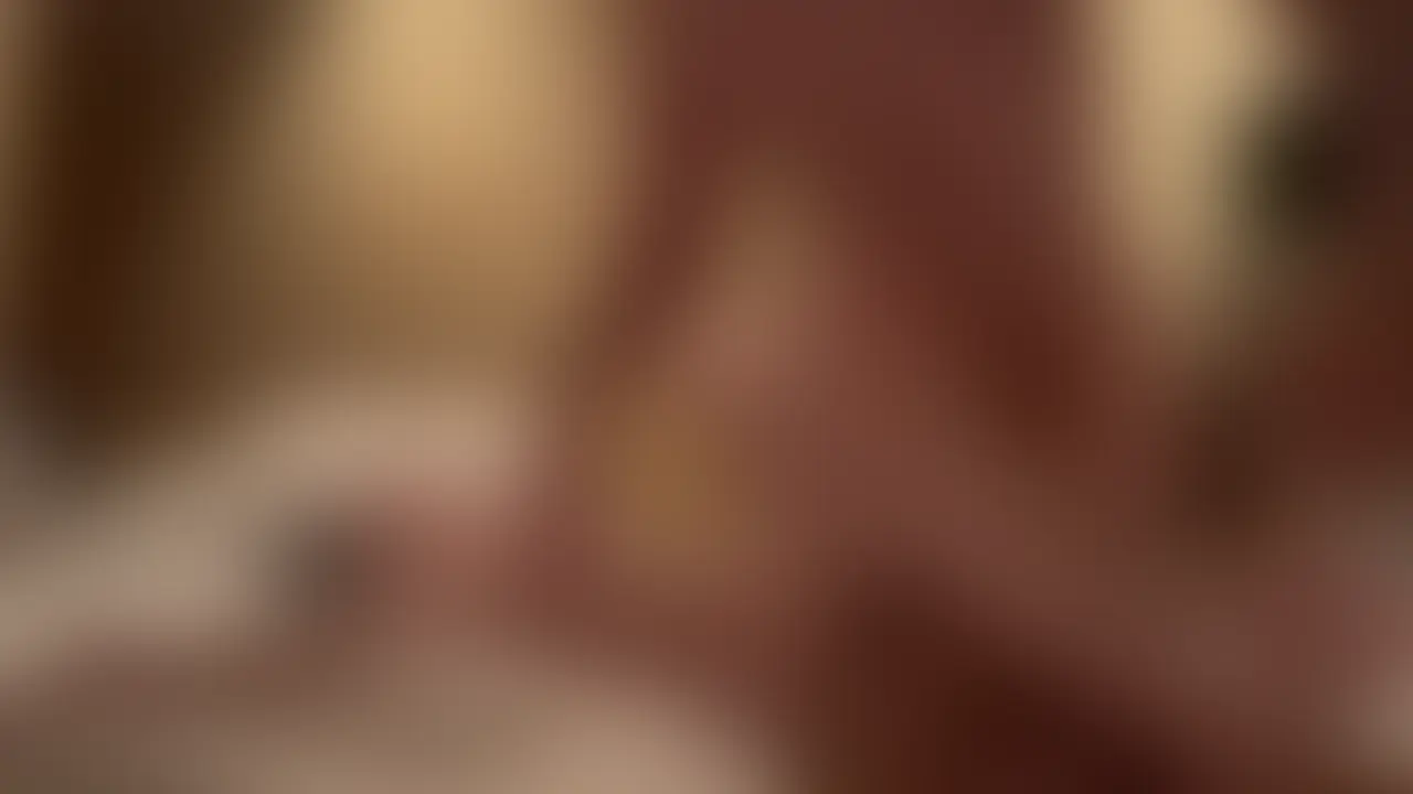 子宮を潰すプレス体位で入口からポルチオまでゆっくり責めると 言葉にならない咆哮を上げて逝き続けます。 途中一度失神あり。 その後はバックで敏感になったまんこを擦り上げました。 逃れようとするメスを引き摺り戻して責め続け 最後は中出しフィニッシュ。 (2/2)