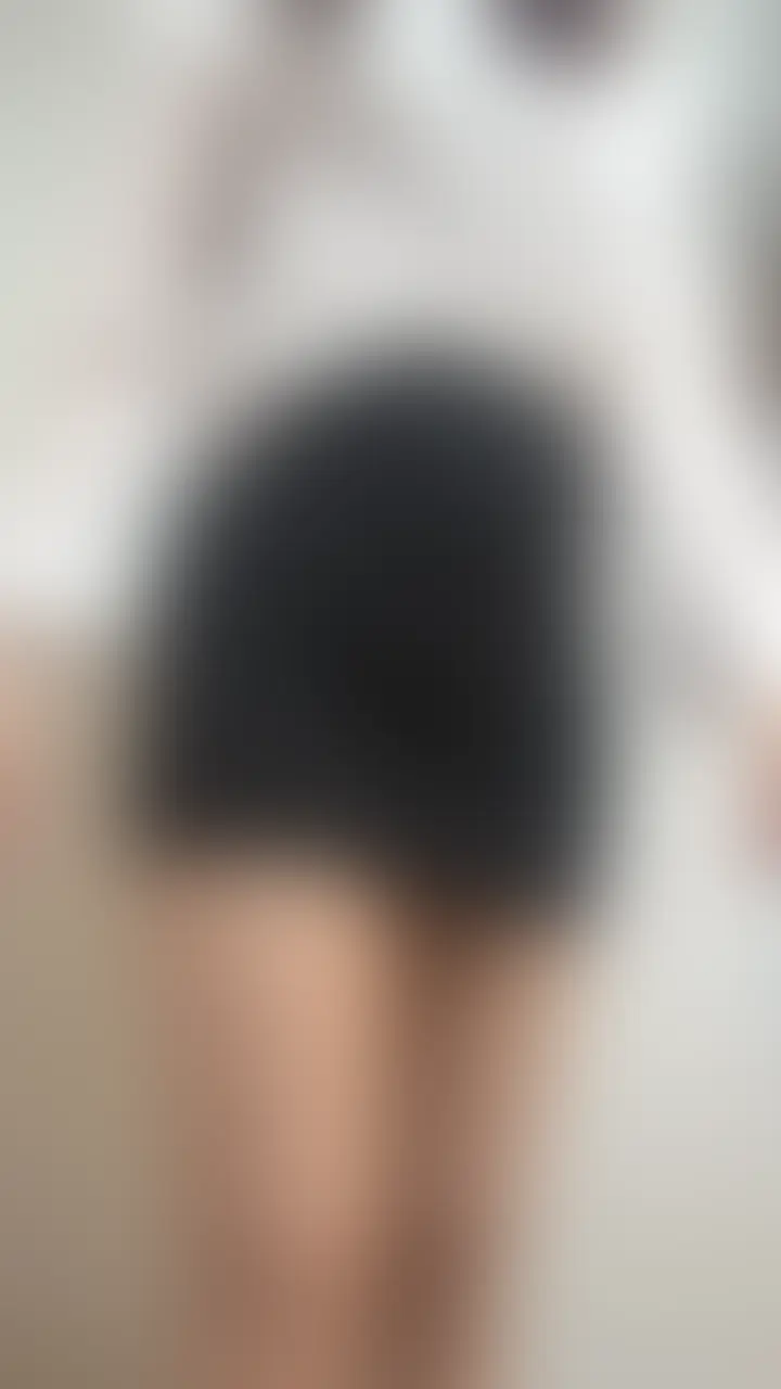 ミニスカに白シャツ着て立ったまま「おちんちんズブズブされたいな☺️🩷」って妄想しながらおなにーして、最後は全裸でビクビクしました🤭 (2/2)