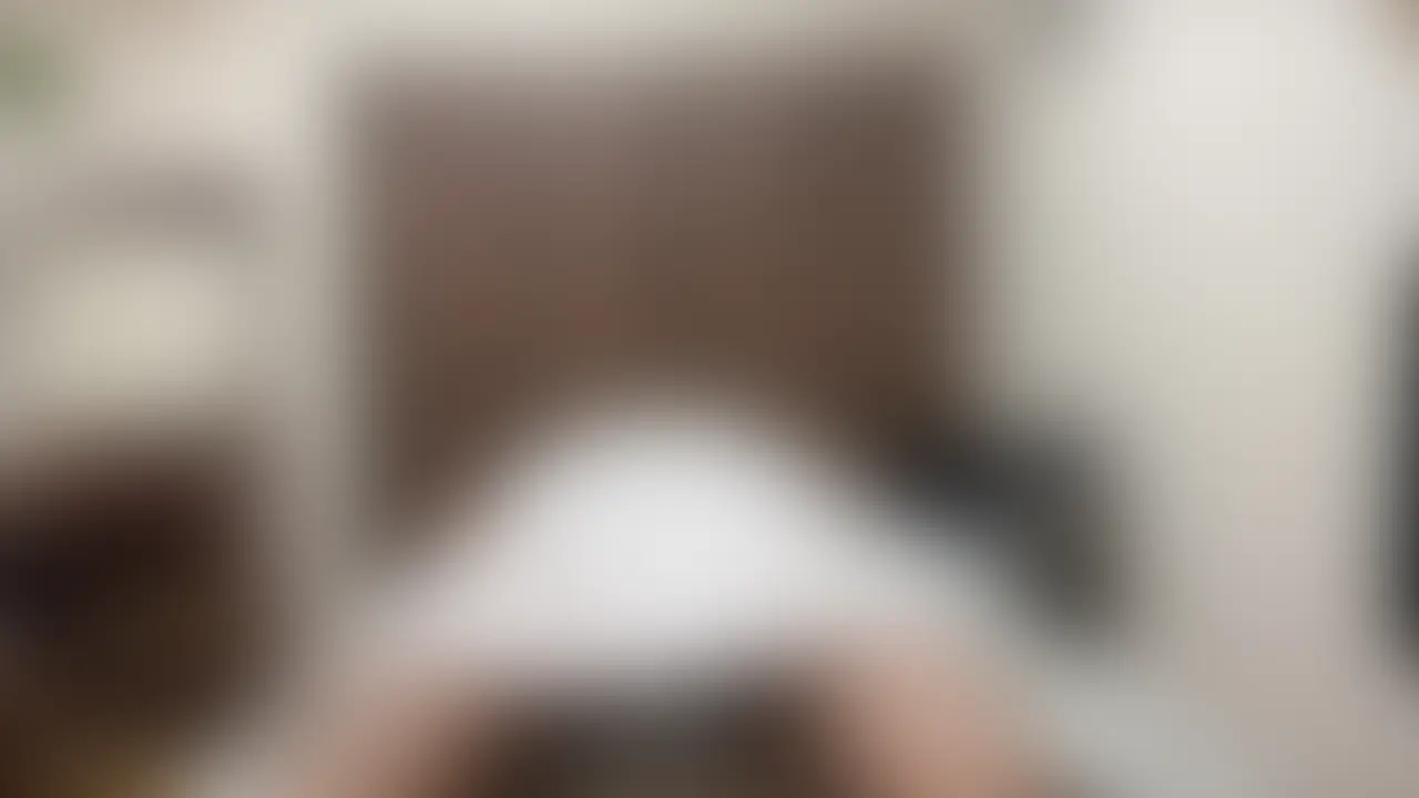 巨乳巨尻のメンエス嬢がVIP顧客に中出しサービス、本番OKなメンエスが知りたい?
特別なVIP顧客だけに許された中出しサービス…しかも本番OKな裏メンエスって実在するの?と思わせるような衝撃のシーンを収録。
むちむちボディで濃厚なマッサージをしながら、最後は禁断のサービスまで…。
こんな秘密のやり取りを覗けるのはここだけ!
「こんな子が本当にいるのか…?」とドキドキしながら楽しんでください。
250827 (2/2)