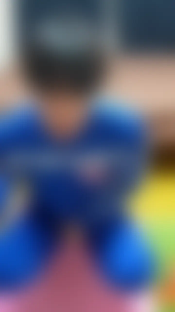 サッカージャージでお漏らし、色々な画角からお漏らし見れます！ sample 1