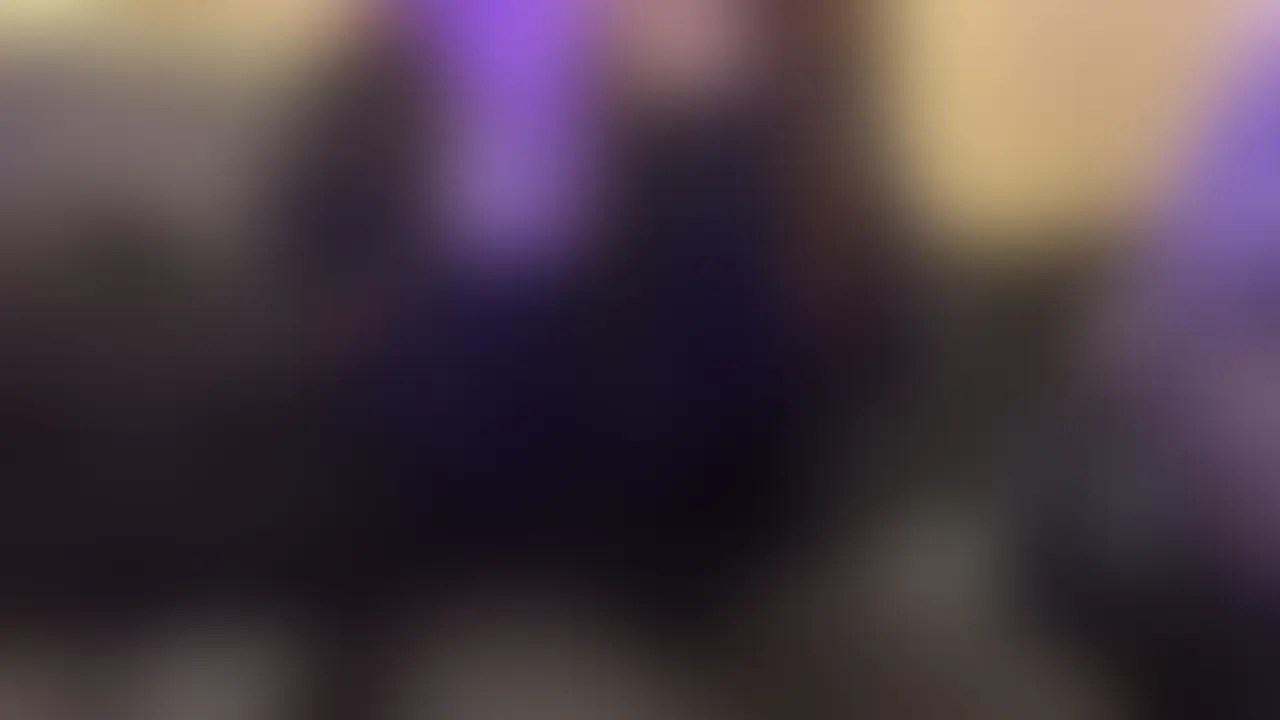 壊れた失神女子大生/コンプリート編

⚠️サークルで知り合った彼氏を他所に、裏垢で憧れのバチボコ動画を見ては自慰に励む女子大生。彼氏にも言えないトラウマを解決すべく、思い切ってハードなバチボコに応募するも…？

🔞シリーズ紹介はURL参照🔞

https://myfans.jp/posts/a3ab0413-22d2-44d0-b286-4f359cb94906?swipe=1&sort_key=publish_start_at

🔞ここから本編紹介🔞

とにかく距離を適切にと、いつもよりマイルドなインタビュースタート。
ありがたいことに愛嬌ある元気っ子で軽快にトークが進む。
重すぎてカットした【トラウマ】部分は大号泣でなかなか…
仕切り直してインタビューを続け、感度の高い身体に隠されていた美乳を弄び、手マン、フェラ共にいつもより時間をかけて丁寧に…

初めての潮吹きもできて大興奮の彼女。
そのままのテンションでいざ挿入…

出来なかった。
やはり怖いと。
ここは引かないとと切り替えて、カットしているが1時間強かけて話をしていく。

号泣挿入断念から小一時間の休憩を挟み、やはり無理か…
となるも、彼女から【もう大丈夫です】と。
ただやはりまだ怖いのでバックからお願いしたいとの事。
遠慮なく後ろからごりゅっと生挿入…

ポルチオの存在を確認した瞬間、喘ぎ声のボルテージが上がる。
【おいおいこの子、めちゃくちゃ好き物じゃん】
トラウマから解放された雌穴は待望の生竿で子宮を責められて絶叫…

【もう無理死んじゃう壊れちゃう…】

こちらもしっかりボルテージを上げて遠慮なく未開発な膣とポルチオを抉る。

歴代彼氏では届かない所を容赦なく狙い撃ちされ、中イキすらした事がない彼女はまさかの【失神】をしてしまう。

その後も絶え間なく責められて快感が自分の許容範囲を越えてしまった彼女は繰り返し【失神】してしまう。

さんざん生竿で未開発な膣が腫れ上がるほど奥ごりゅごりゅのピストンを繰り返す。
繰り返す。繰り返す。

終わらぬピストンに根負けした彼女は、トラウマだった【中出し】も許してしまう。

遠慮なく奥に溜め込んだザーメンをぶち撒けてフィニッシュ。

無事に？トラウマを乗り越えて待望のバチボコ中出しを経験。

【2回戦したいです。ちゃんとご奉仕もできるようになりたいです】

なんて彼氏には聞かせられないセリフが飛び出す始末…

切り替えてリップでのご奉仕プレイから。
耳、首、乳首を入念に舐めさせる。

一通りさせたら2度目の挿入…とはいかず。
初めてのバチボコに膣の入口が耐えられず、角度によっては耐えられないくらいの鋭い痛みが…(何度もチャレンジしてるのでカット済み)

【大丈夫な角度？もあるので楽しんで欲しいです】

殊勝なことを言うでは無いかと感心。まぁでも私も鬼では無い。
1回戦の頑張りも見ているし、手心を加えた短め優しめもたまには良いかなとなる訳で。 (2/2)