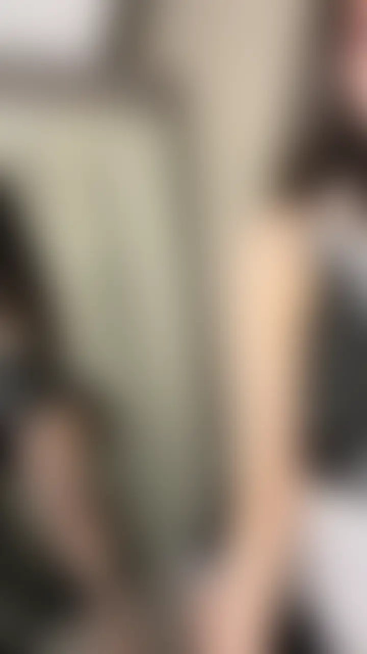 セクシーなメイドさんになってみたよ🥰
鏡に映る後ろ姿もかなりセクシー♡
今日も癒されてね💕︎ (2/2)