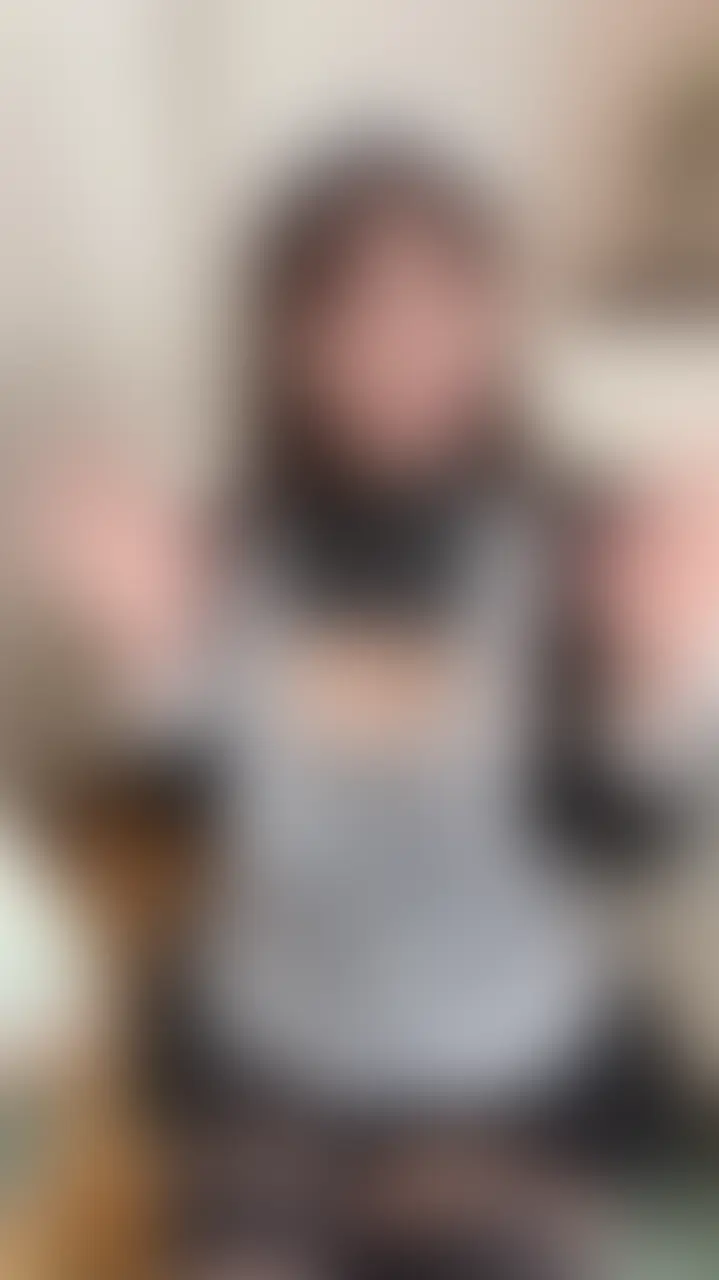 ＊こちらは【特別完全顔出し版】のページです
　お手頃の雰囲気版はこちら⇩
https://myfans.jp/posts/0a53917c-ad10-4375-9b2e-693f1f70e033

ーーーーーーーーーーーーーーーーーーー

【大量潮吹き🐳メイドの絶頂爆イキひとり遊び】

こんばんは🌟
更新お待たせだよ～っ

いつもマイペースの私を優しく
見守っててくださり本当にありがとう
皆のおかげで苦手な編集なども頑張れています🙇‍♀️

そして前回のご奉仕動画、実はすごく
不安も大きかったのですが、心配とは裏腹に
ご好評いただきホッ、嬉しかったです😭
ありがとうございます♡ まだの方も
ぜひこれからゆっくりみてね🥹♡

さて、今日はいよいよ前回の続き！
メイドシリーズ第２弾♡
お待たせしてしまった分？ かなり…
濃ゆい内容になっていると思います🙈💗

ご主人様の留守中に…
欲求がつのり、業務中にも関わらず
一人で色々しちゃう動画です///

以前紹介した新オモチャが登場するよ♪

長編フル25分
だいすきプランも口元・雰囲気まで⤵
https://myfans.jp/posts/0a53917c-ad10-4375-9b2e-693f1f70e033
らぶプラン→顔出しでお楽しみいただけます♡

それと恥ずかしいので
あまり詳しくここでは言えないのですが
前半ではちょっと私の性癖？
みたいな㊙オナも映しています。
引かれないといいな💦

後半は久しぶりのオモチャで
だいぶよわよわ雑魚まん○です…

沢山吹いてごめんなさい💦💦
一緒にたくさんイケますように🥹🙏🤍 (2/2)