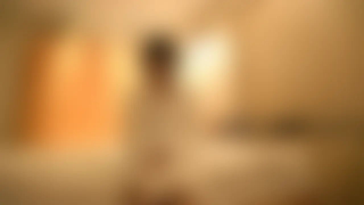 すごい女にあったんでお話します。
性欲が強いって会って早々言われて、どのくらいって聞いたら1日10回はオナニーする位らしく。
驚くと同時に興味が沸いたんで、ホテルでシャワーから帰ってきた女に、コトに及ぶ前にどんな風にオナニーをするのか見せてもらうことにしました。
予想以上でしたよ。指で弄ってイキ、そこら辺の角に押し付けてはイキ。1人で声を上げてビクビクと痙攣しながらイキまくるんです。
丁度プレイ用に持ってきていた、特注の玩具があったんですけど、じゃあそれを入れたらどうなってしまうんだ?って思ったんで急遽女のアソコに突っ込んでスイッチを入れてみました。
そしたらもうガックンガックンですよ。喘ぎは叫びに変わって、上からも下からもよだれが垂れ流しです。本番前にこんなにイってどうすんだってくらい絶頂した後、ぐったりと横たわっていました。
その後はもちろんグッチョグチョの食べごろにほぐれたアソコを美味しく頂いたわけですが、その話はまた今度にでも。 (2/2)